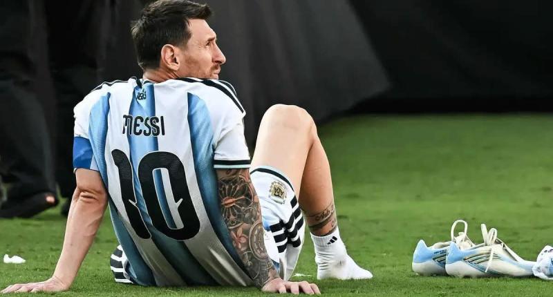 Leo sitting here lonely says it all, maybe he was picturing this day.....