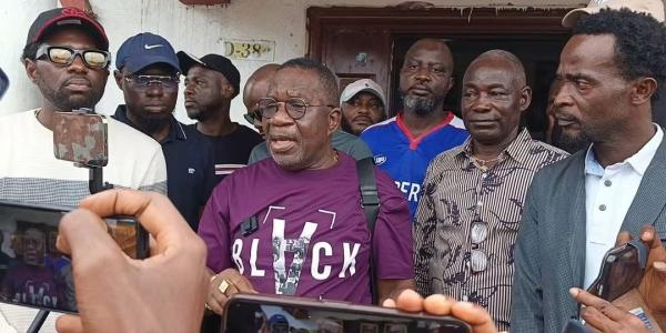 The Chairman of MDR and some supporters of the party......